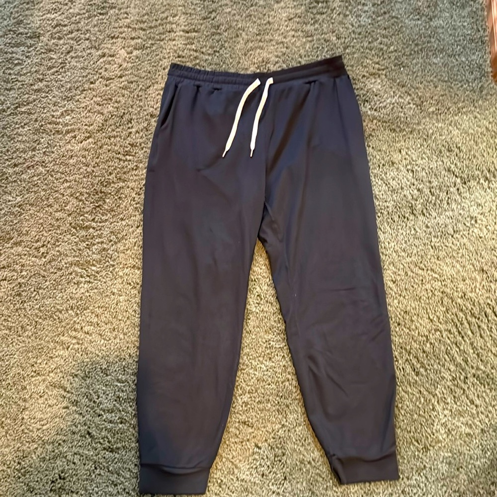 Vuori women’s joggers black XL